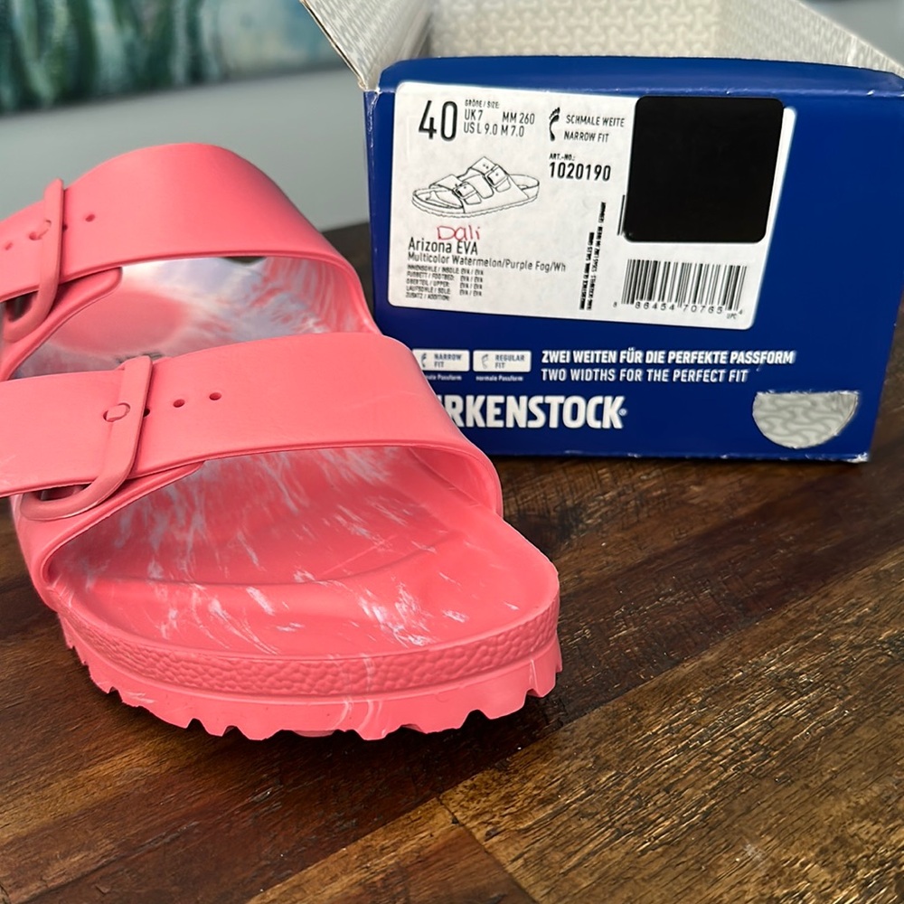 Arizona Eva Multicolor watermelon/purple size 40. New never been worn.
